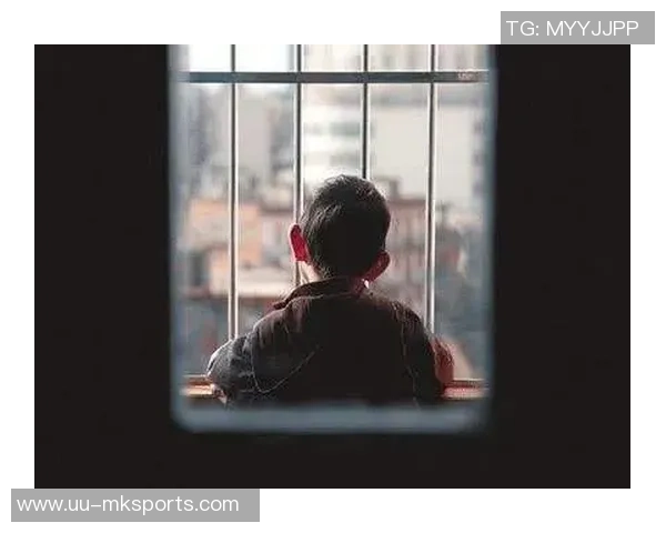 暴走在雾霾中追逐足球梦想的年轻人们如何在困境中坚持与奋斗 暴走在雾霾中追逐足球梦想的年轻人们如何在困境中坚持与奋斗